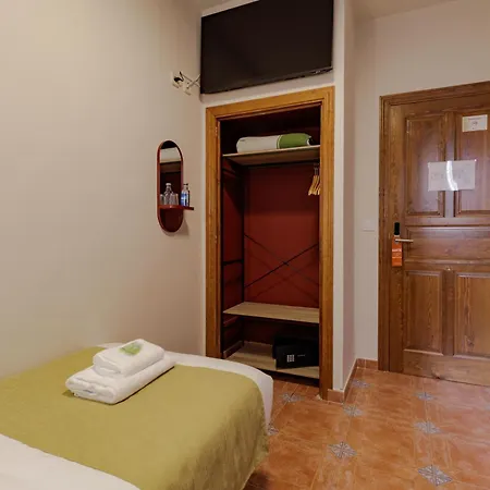 Отель Bedmates Centro Авила