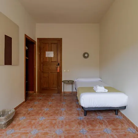 Отель Bedmates Centro