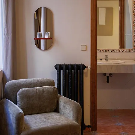 Bedmates Centro Отель Авила