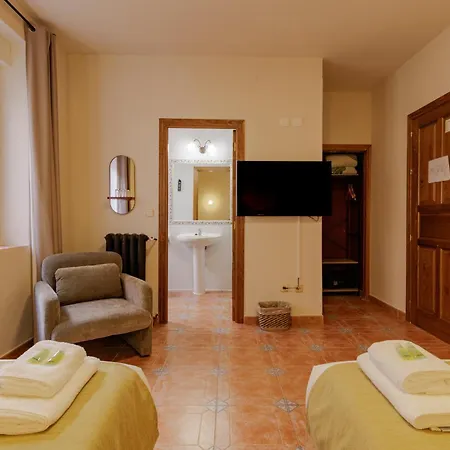 Bedmates Centro Отель Авила